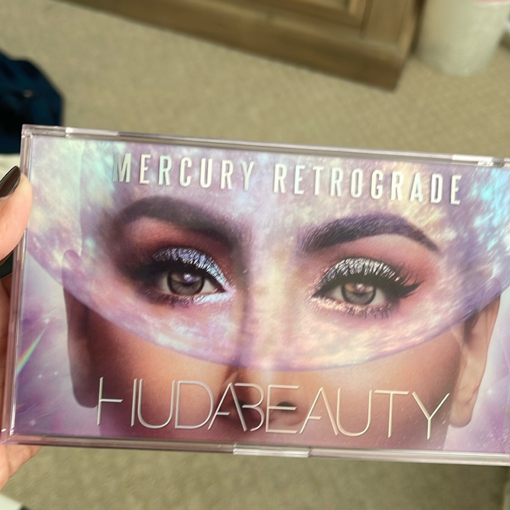 Huda beauty mercury retrograde palette